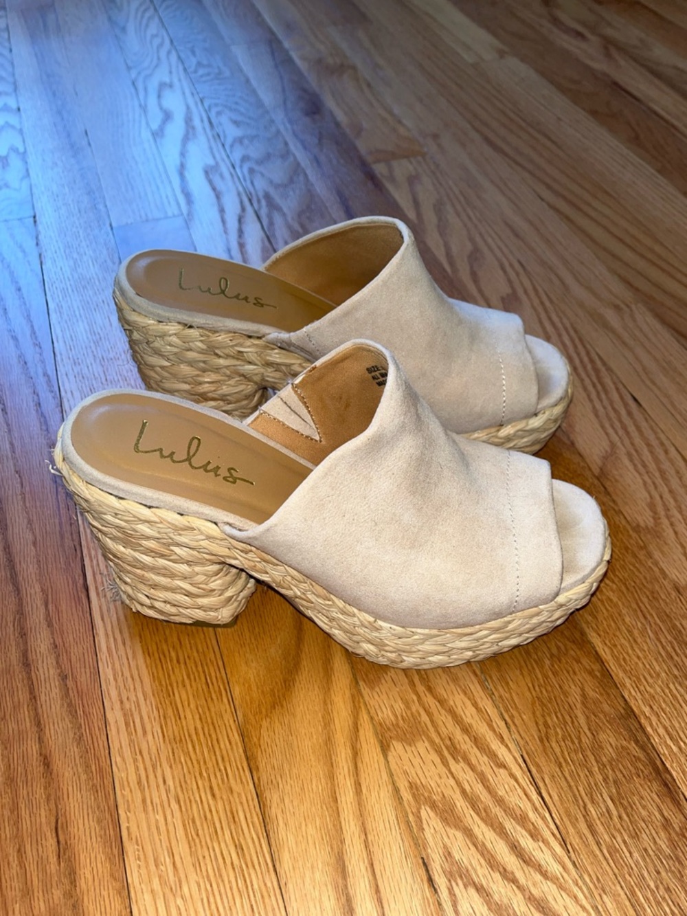 Lulus women’s wedge heel, size 8.5